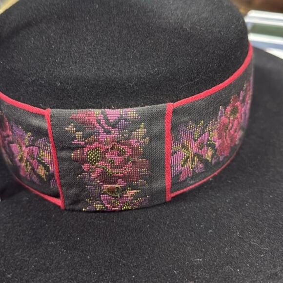 Vintage Made in the U.S.A. Bollman Company 100% Wool Black Floral Pork Pie Hat - Picture 3 of 7